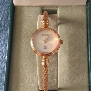 "VINTAGE" Gucci Bangle ⌚ Watch..
